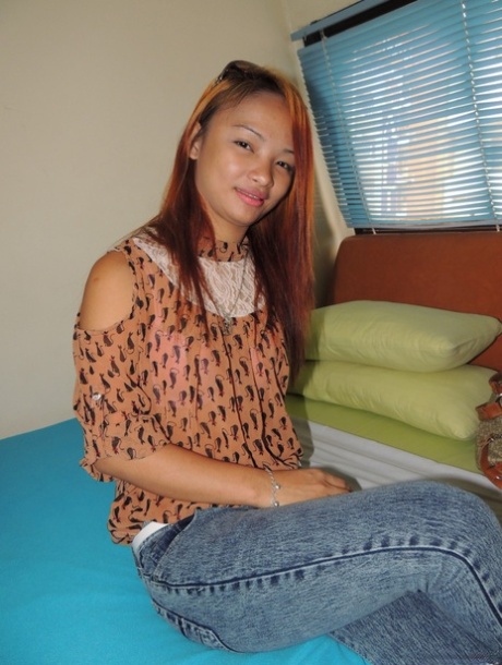 22-year-old Filipina Ayumi picked up in the mall and fucked on camera for cash