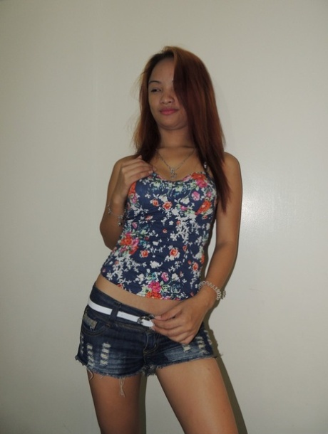 22-year-old Filipina Ayumi picked up in the mall and fucked on camera for cash