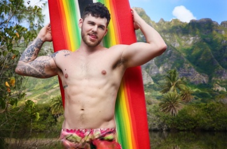 Fit American men Beaux Banks and Matthew Camp have interracial gay sex