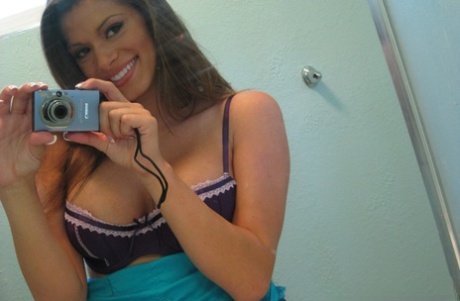 Ex-girlfriend Madelyn Marie takes it off for her bf after a couple of selfies
