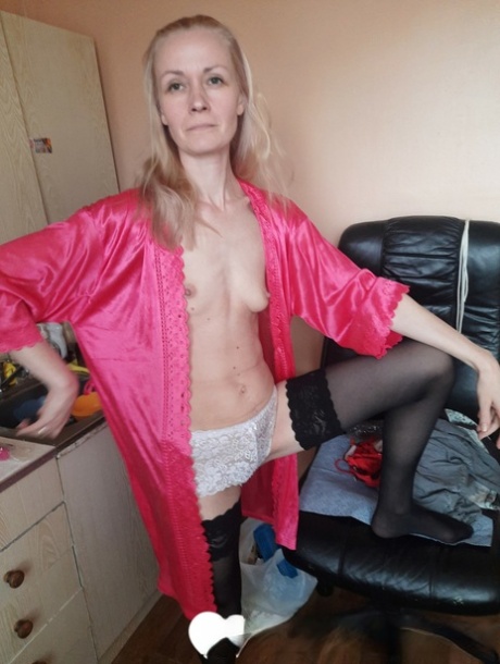 Skinny mom strips to her nylon stockings and toys her mature cunt