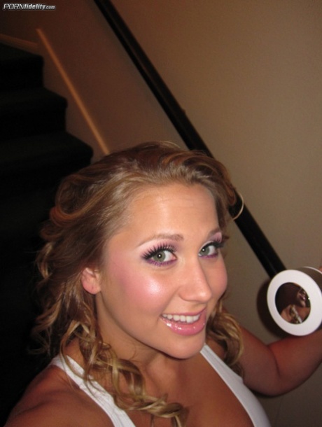 Fit American blondie Alanah Rae flaunting her big tits and sexy curves