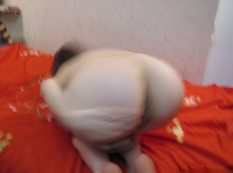 Amateur brunette babe teases with her body while rubbing her cunt