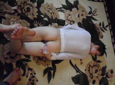 Acrobatic babe spreading her pussy and fingering herself on the carpet