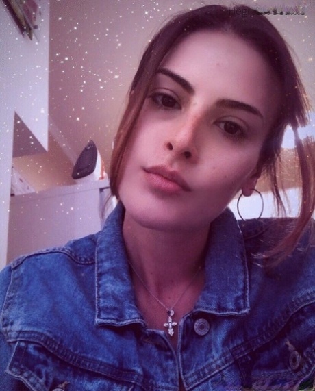 Amateur beauty shows her big tits and hot ass and poses in the mirror