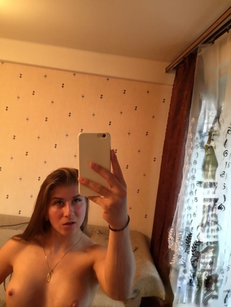 Curvaceous American babe posing butt naked in front of the mirror