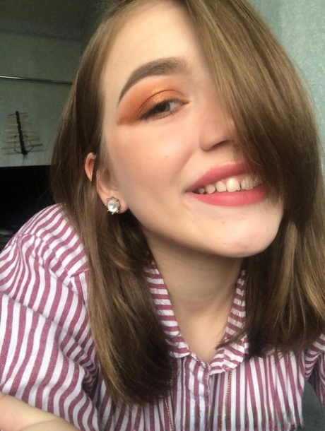 Amateur hottie teases with her lovely boobs and tasty ass in the mirror