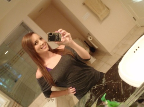 Sweet amateur chick takes nude self shots of her young teen tits