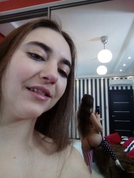 Amateur babe shows her booty & trimmed pussy while taking nude selfies