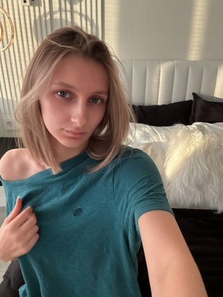 OnlyFans Mara Petite performed by Mara Petite Hot Pictures