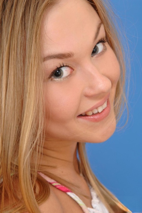 Pretty Russian babe Barbamiska shows her natural tits & her bald cunt