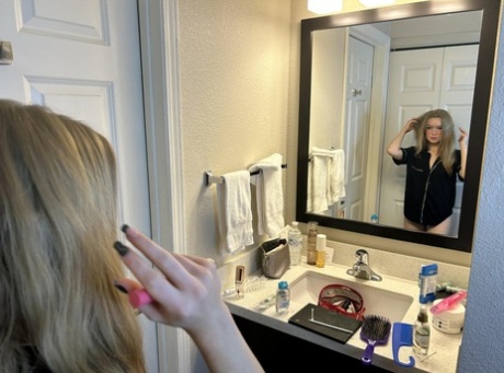 OnlyFans ChanelSnowXO starring ChanelSnowXO, Savannah Apted Porn Gallery