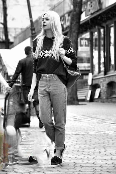 Skinny blonde teen Margot Reese gets nude and reveals her big ass & pussy