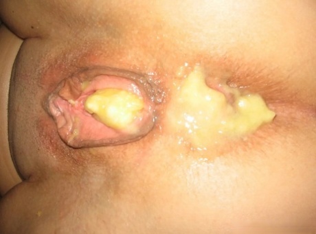 Short-haired MILF inserts a ripe banana into her pussy and blows a dick