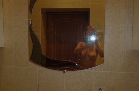 Sweet amateur babe exposing her her juicy natural boobs in a solo