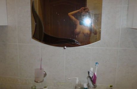 Sweet amateur babe exposing her her juicy natural boobs in a solo