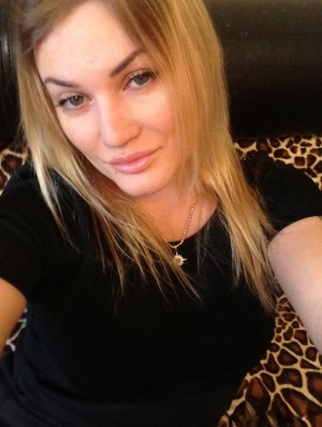 Blonde amateur shows off her juicy breasts & pussy while taking nude selfies