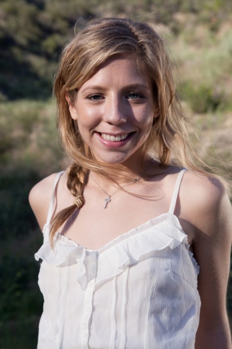 Young blonde Chastity Lynn gives a public blowjob to her man in the car