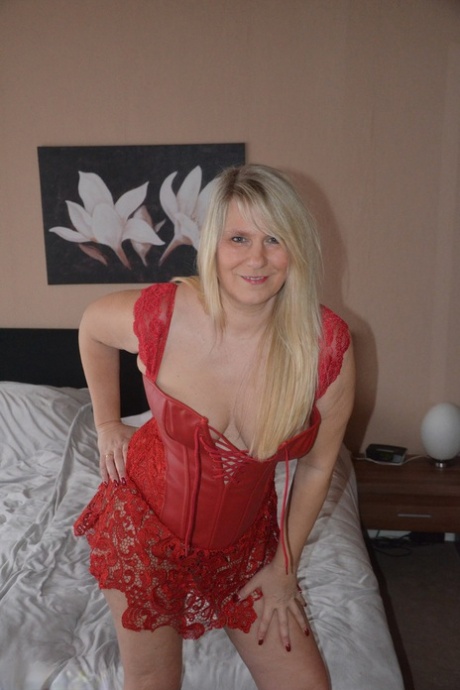 Blonde hot mature Sweet Susiin red lace lingerie spreading her chubby legs