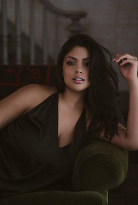 Stunning Mexican babe with big tits Jocelyn Corona showing off at her house