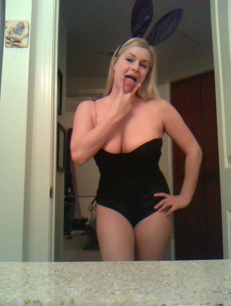 Amateur girl Danielle takes safe for work self shots around her house