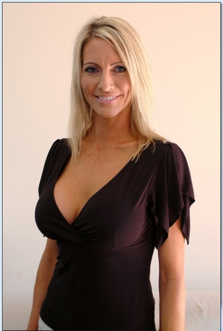 Dazzling MILF Emma Starr showing off booming tits and shaved slit