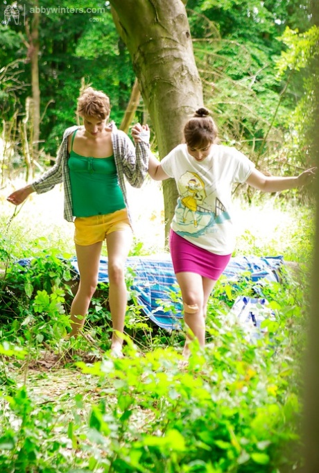 All natural dykes Nora and Anahi dressing nude bodies after outdoor sex