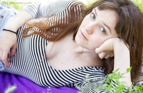 Young amateur Alexa posing her hairy pussy when fully nude