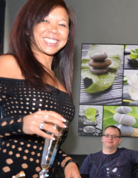 Naughty ladies delight in getting men to model in the nude with them