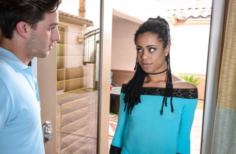 Kira Noir can't forget a last-night guy and comes to fuck him one more time