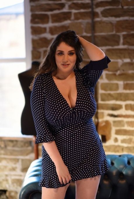 Thick brunette Bella B reveals her large melons and poses topless