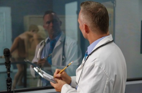 Curvaceous doctor's assistant Nicolette Shea pleasures her patient's boner