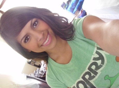 Latina teen Layla Rose takes selfies of her great tits and shaved pussy