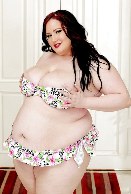 SSBBW Eliza nurse posing in heels and naughty nurse uniform