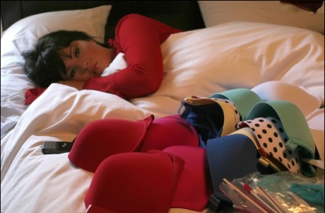 Curvy babe with big tits and sexy ass Rachel Aldana posing on high heels