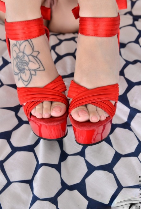 Masturbating session of dirty-minded lady Carmen Valentina in bedroom