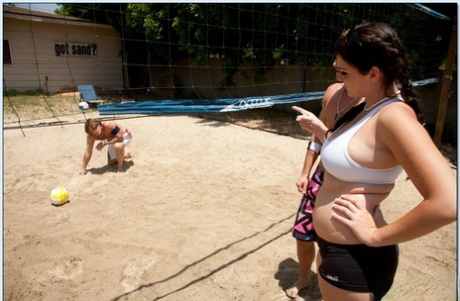 Beach volleyball hottie Roxanne Hall enjoys deep anal pounding