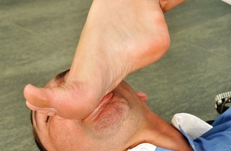 Big titted Paige Turnah uses her feet to make him wild before action