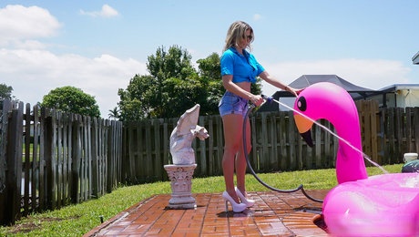 Feisty MILF with hot round butt got an awesome idea to seduce stepson