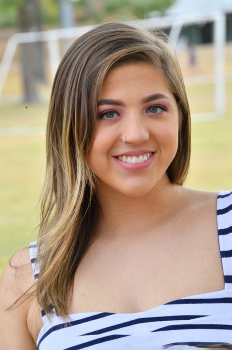 Hot lesbians Desiree & Skylar toy pussies after a public display of affection