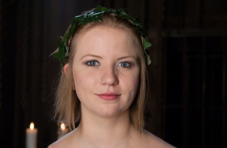 Busty chick Dee Williams will show us her curves while being fully nude.