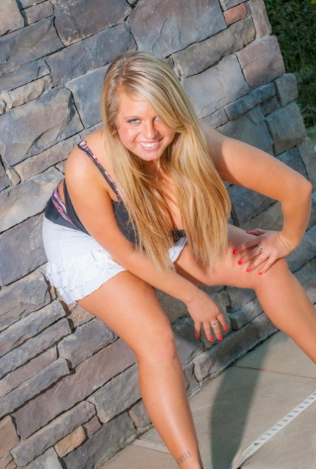 Blonde amateur unveils her big boobs outside and her even bigger ass too