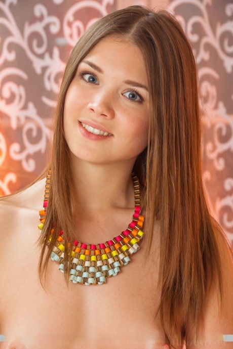 Naked shaved teen Carlina stretches wide open to show closeup clit