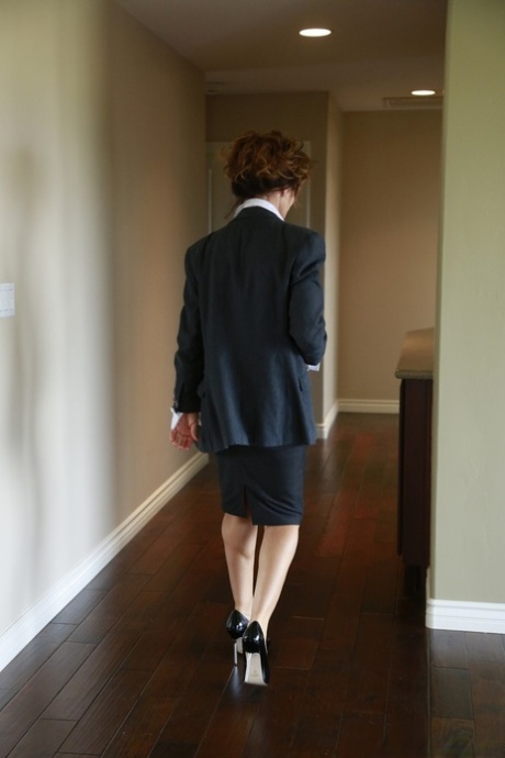 Sultry brunette Allie Haze gets ultimate lesbian experience with MILF Deauxma