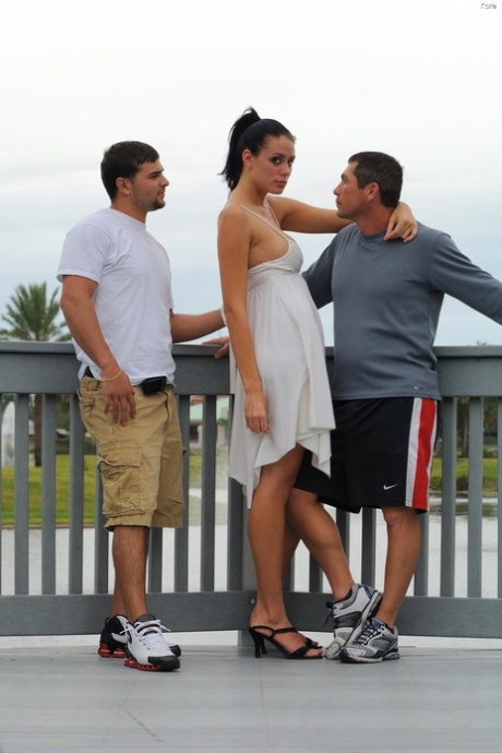 Glamour babe Kate does upskirting and flashes her cute camel toe in public