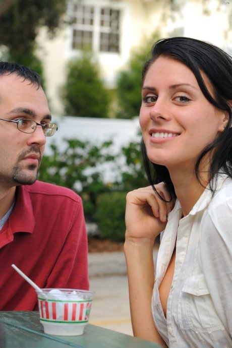 Glamour babe Kate does upskirting and flashes her cute camel toe in public