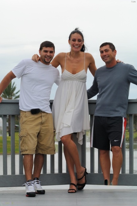 Glamour babe Kate does upskirting and flashes her cute camel toe in public