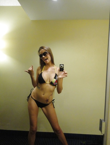 Sunglass wearing ex-gf Mandy Haze snapping selfies of her nice tits in mirror