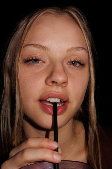 Sexy babe Kylie Shay shows off her big ass in a sexy striptease