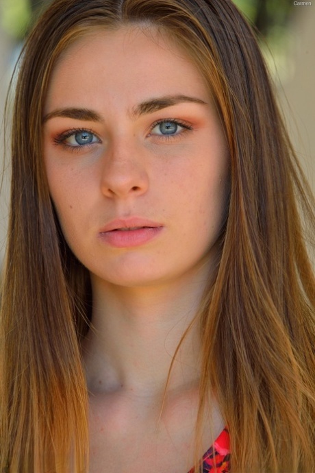 Sexy amateur babe Carmen uses her heel, dildo and cucumber to fuck her holes